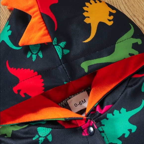 NWOTBaby Dinosaur Print Snap Front Hood.                 Size:6-12 M Color:Multi - Picture 3 of 8